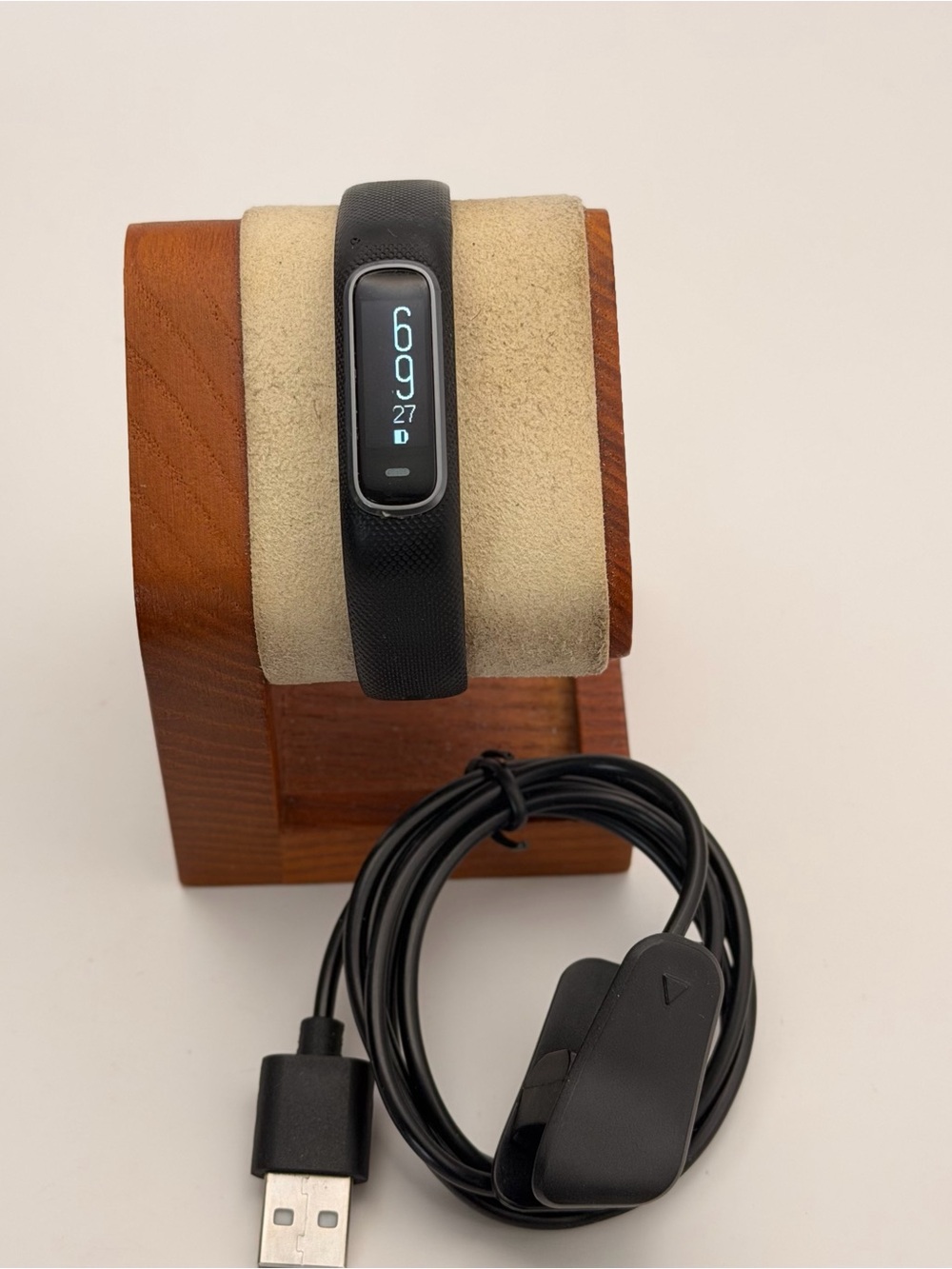 Garmin Vivosmart 4, Tested, Very Good, Charger Included, Large, Black